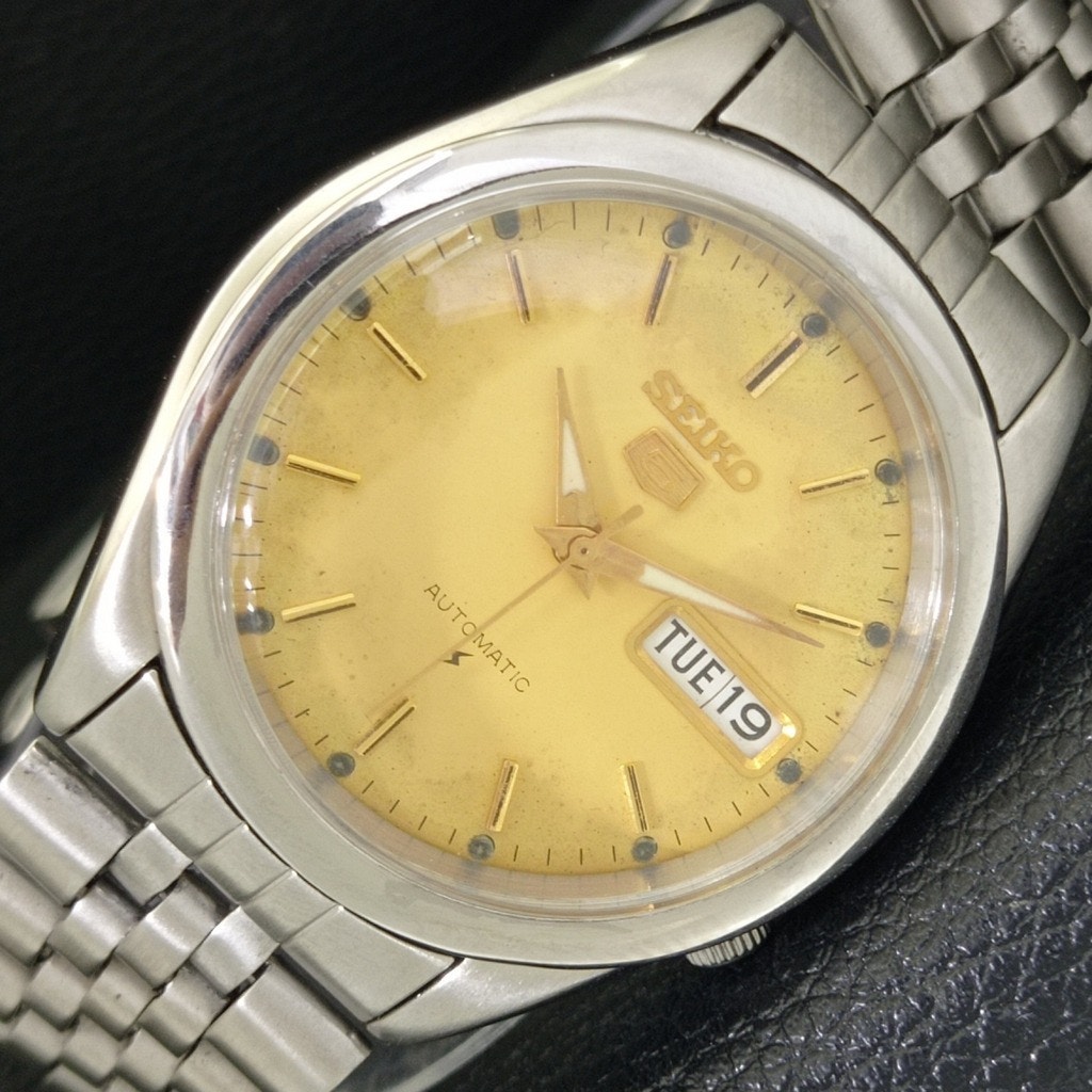 Seiko Gold Dial Silver Bracelet Watch Seiko Gold Dial Silver Bracelet Watch